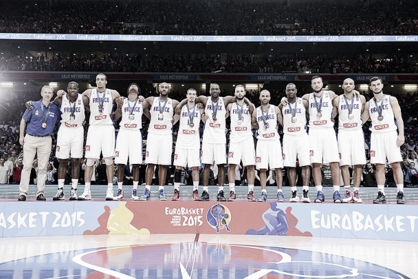 Francia gana a Serbia con lágrimas en los ojos
