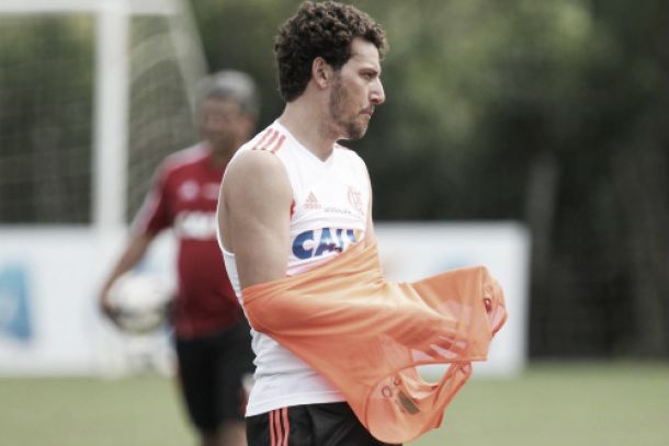 Poupado contra o Santos, Elano avisa: "Estou recuperado e pronto para jogar"