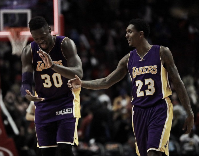 Los Lakers superan a Chicago de la mano de un gran Julius Randle