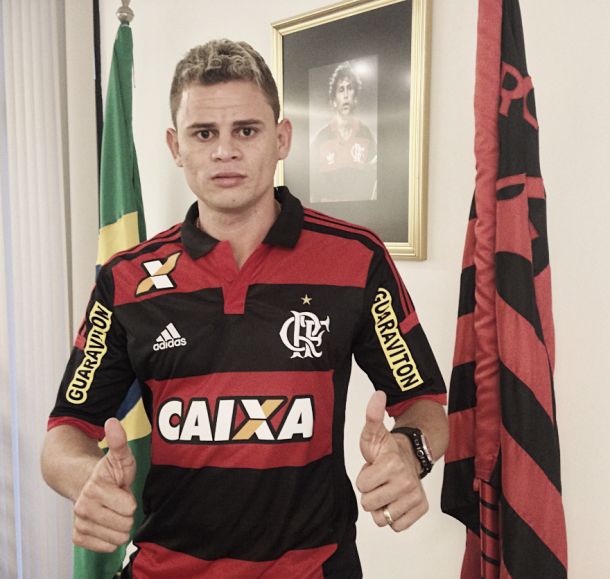 Flamengo assina com volante Jonas até 2019
