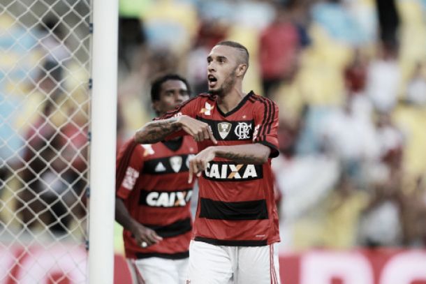 Flamengo acerta renovação de Paulinho por mais quatro anos