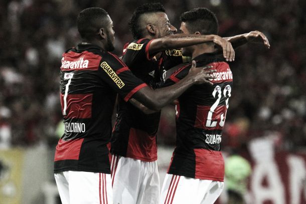 Léo Moura dá assistência na despedida e ajuda Flamengo a derrotar Nacional-URU