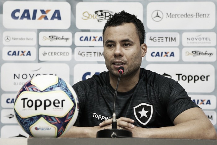 Após derrota do Botafogo na estreia do Brasileirão, Jair Ventura lamenta atuação ruim