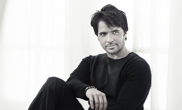 Luis Fonsi aterriza en España