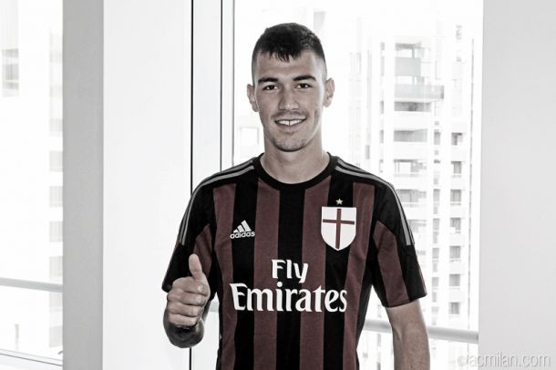 Central promissor reforça AC Milan: Alessio Romagnoli custa 25 milhões de euros Central promissor reforça AC Milan: Alessio Romagnoli custa 25 milhões de euros