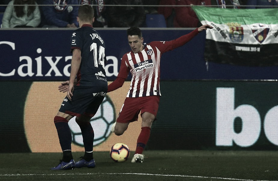 Atlético de Madrid derrota Huesca e segue na cola do líder Barcelona Atlético de Madrid derrota Huesca e segue na cola do líder Barcelona