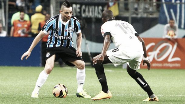 Corinthians e Grêmio duelam em confronto direto por vaga na Libertadores