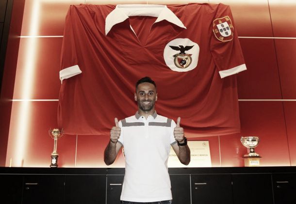 Benfica: Jonas renova até 2018 Benfica: Jonas renova até 2018