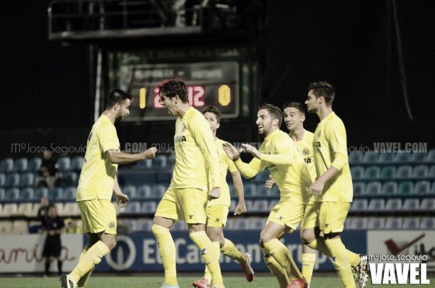 Fotos e imágenes del Villarreal B 2 - 1 Huracán Valencia, de la 13ª jornada del grupo III de Segunda división B