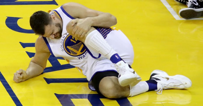 NBA Finals - Distorsione al ginocchio per Andrew Bogut, in dubbio per gara 6