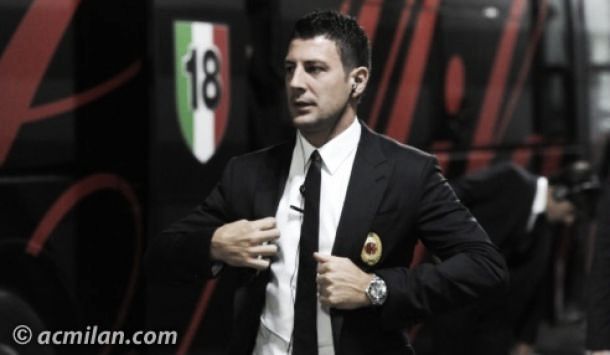 Criticado, zagueiro Bonera se declara: "O Milan te faz sentir como se fosse uma grande família"
