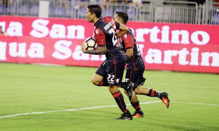 Spettacolo al Sant'Elia: il Cagliari vince 4 a 1, Genoa sempre più in crisi
