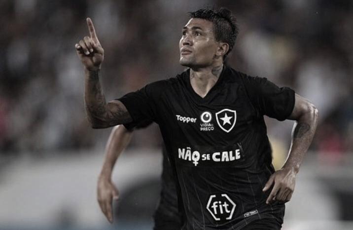 Botafogo leva susto no início, mas vira jogo contra Madureira e ainda sonha no estadual
