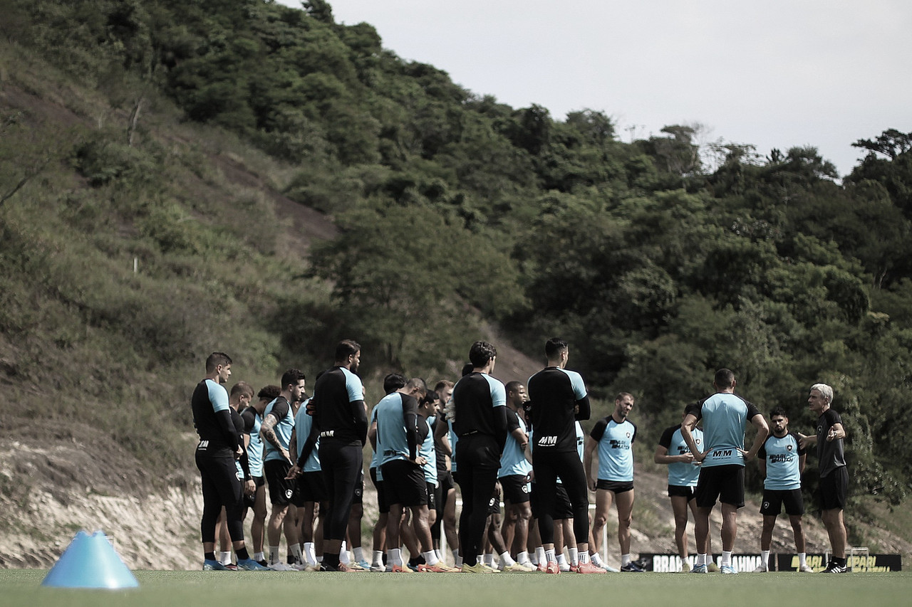 Botafogo recebe Corinthians visando liderança do Brasileirão