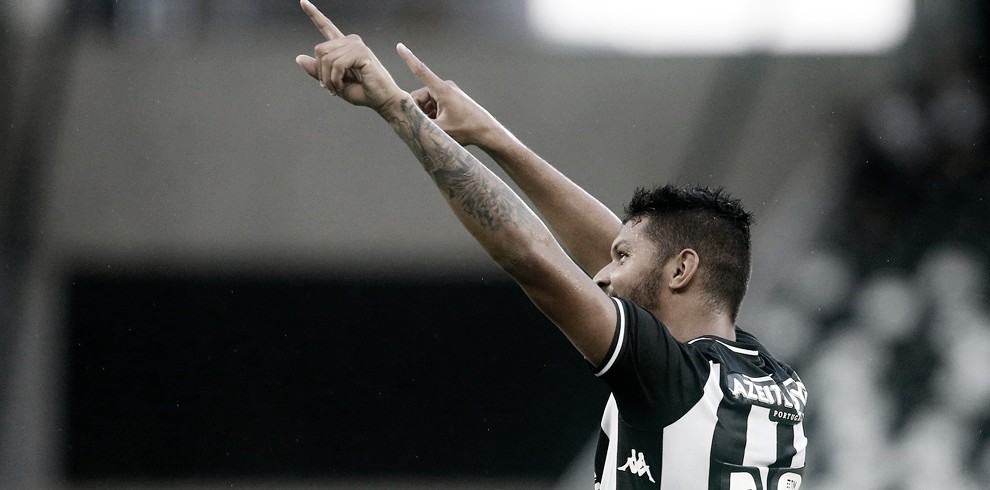 Botafogo marca no fim, vence Vasco e segue com chances de
classificação Botafogo marca no fim, vence Vasco e segue com chances de
classificação