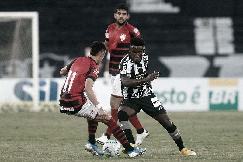 Zé Roberto desencanta, Atlético-GO vira e afunda Botafogo na lanterna do Brasileirão