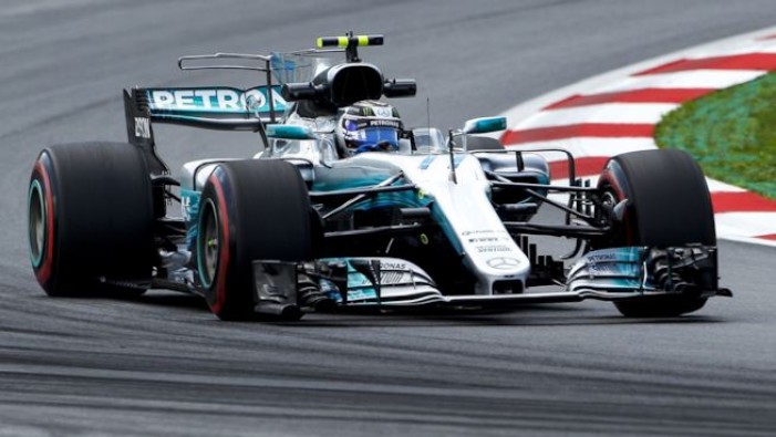 Mercedes, piove sul bagnato per Bottas: cambio ko e penalità