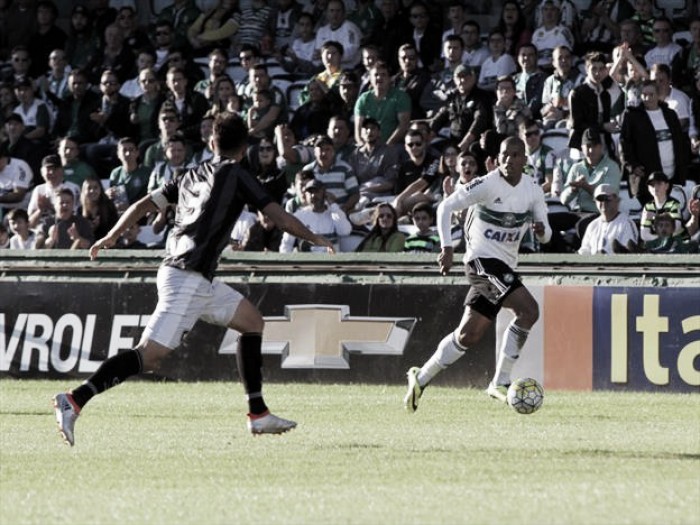 Com promessa de casa cheia, Botafogo pega Coritiba visando manter ascensão no Brasileiro