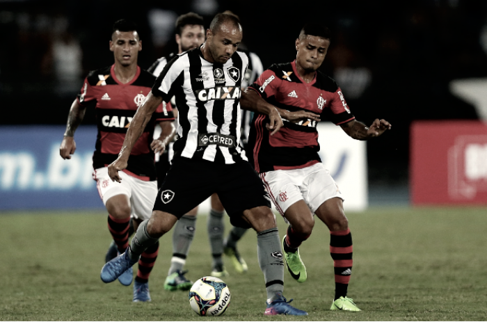 Em clássico polêmico, Flamengo vence Botafogo e garante vaga nas semis da Taça Guanabara