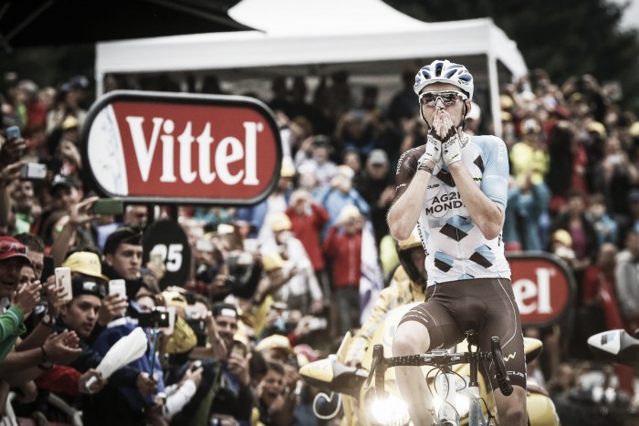 Tour de France, Bardet si prende l'ultimo arrivo in salita. Froome cade ma resiste in giallo
