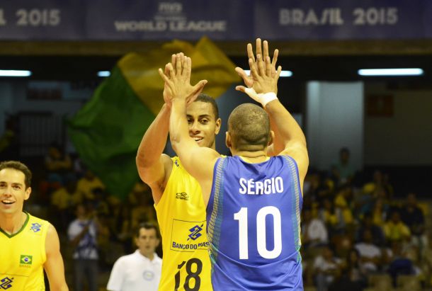Brasil sufre para derrotar a Serbia