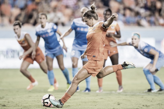 Houston Dash re-sign Amber Brooks