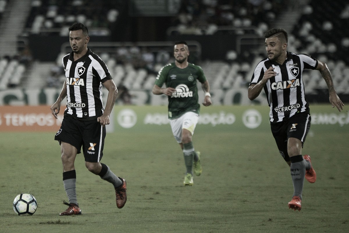 Botafogo encara Chapecoense por recuperação no Brasileiro Botafogo encara Chapecoense por recuperação no Brasileiro