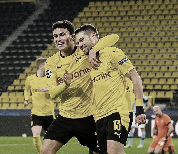 Un Dortmund frenado por Immobile se clasifica para octavos (1-1) Un Dortmund frenado por Immobile se clasifica para octavos (1-1)