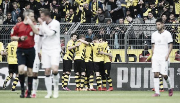Dortmund bate Frankfurt e se aproxima da zona de classificação à Europa League