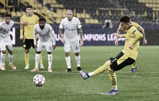 Dortmund sofre, mas fura defesa do Zenit e se recupera na Champions
League Dortmund sofre, mas fura defesa do Zenit e se recupera na Champions
League