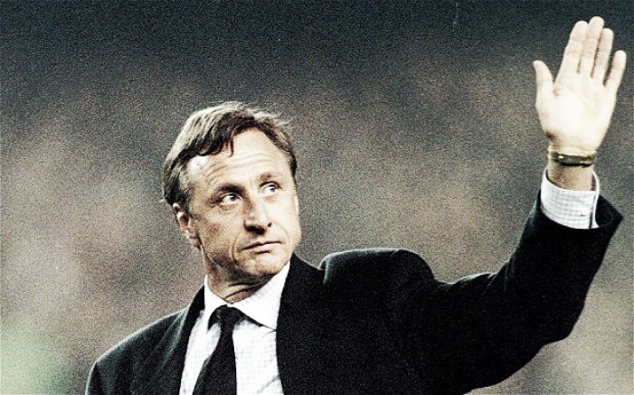 Cruyff homenageado por mais de 15 mil pessoas