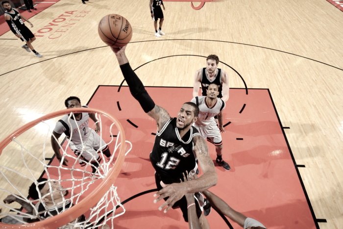 Em partida apática dos Rockets, Spurs vencem e se classificam para as finais da Conferência Oeste