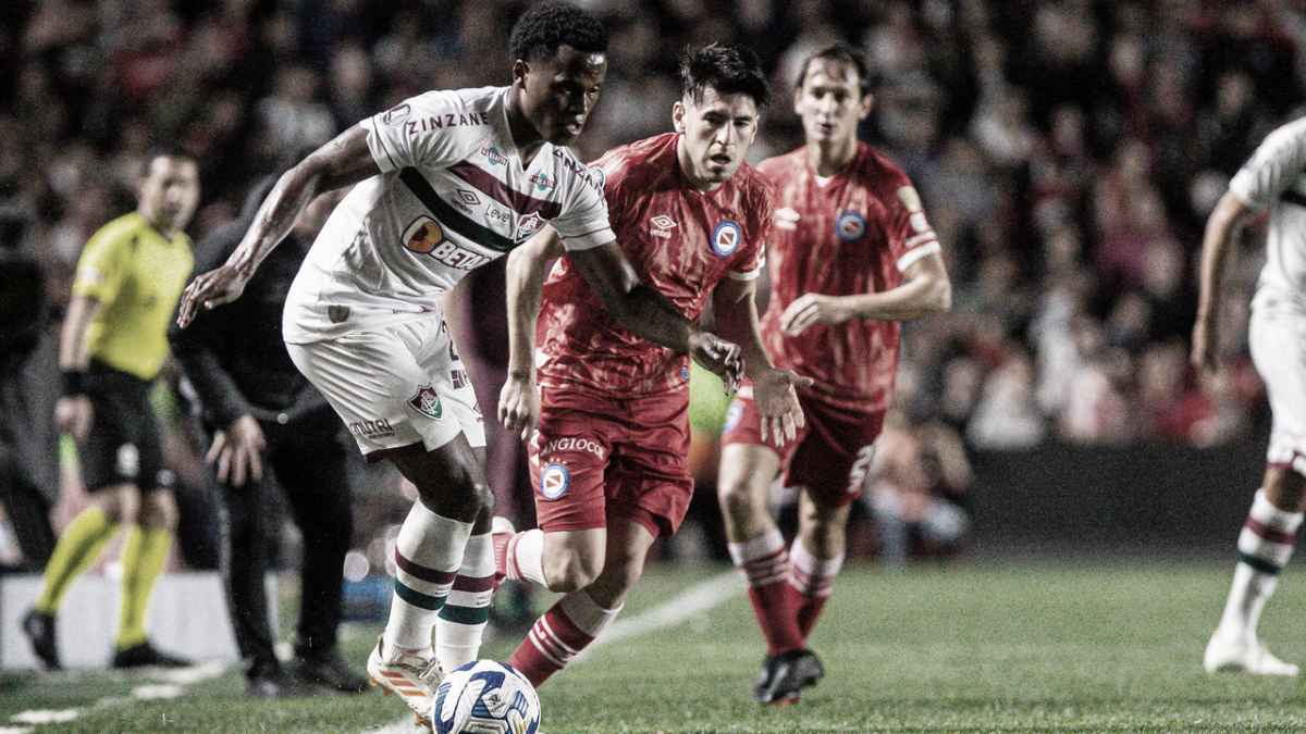 VÍDEO: Atacante acerta o ângulo em gol impressionante na final da