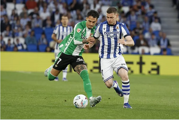 Un penalti en el 89 amarga al Betis en el Reale Arena - VAVEL España