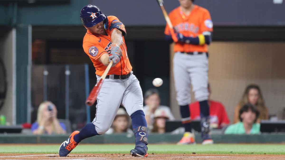 Astros score 7 in 9th, win Game 4, Houston Astros, The Astros caught  fire, scoring 7 runs in the 9th to get the W., By MLB
