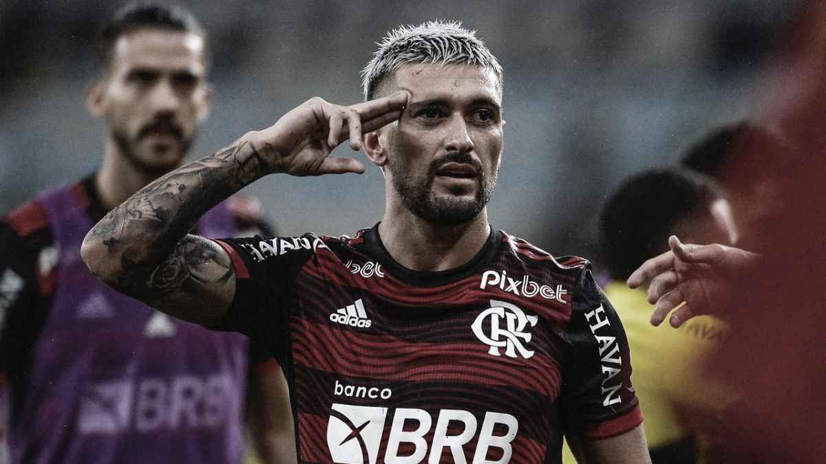 Arrascaeta decide no fim e Flamengo vira para cima do Atlético-MG