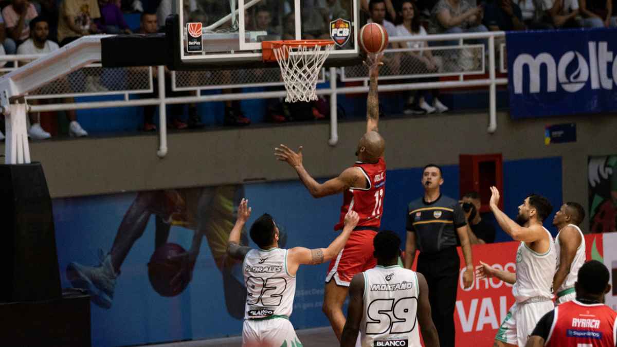 Titanes se llevó el primer juego ante Toros en la final de la liga de  baloncesto - VAVEL Colombia