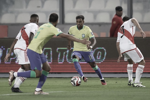 Brasil enfrenta o Peru em jogo que pode definir futuro do técnico