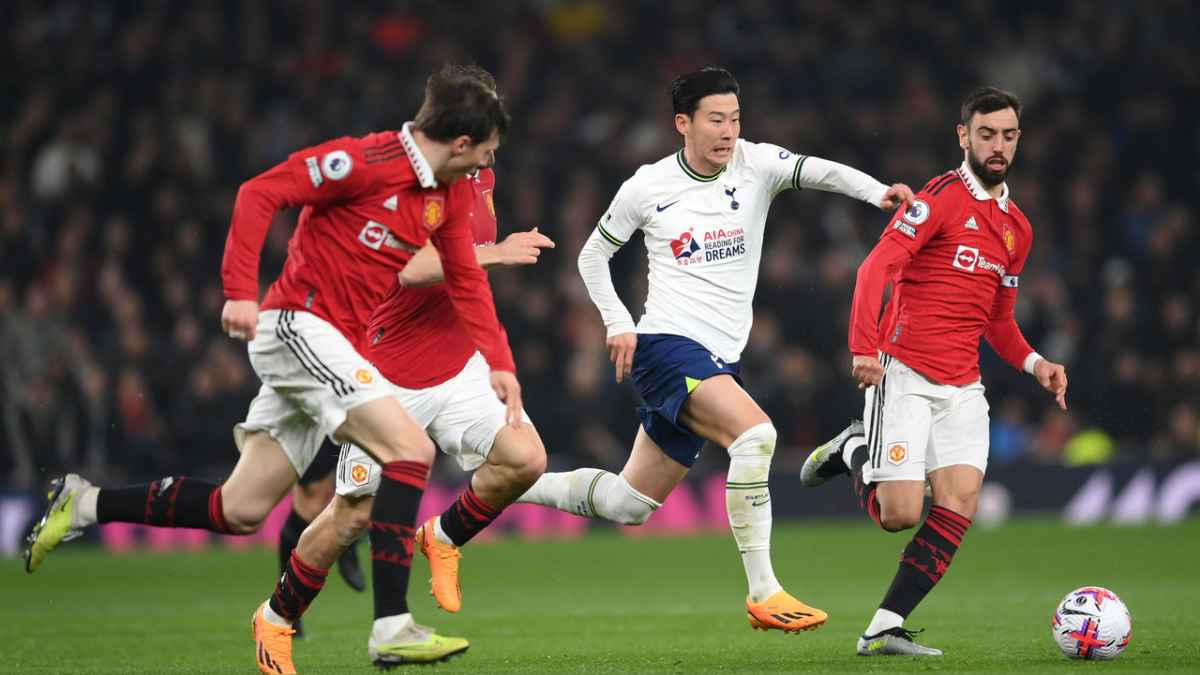 Manchester United beat Tottenham Hotspur 2-0 in Premier League