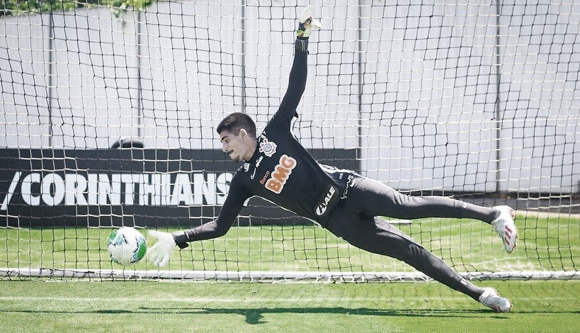 Pelos filhos, Campeão da Copinha e Paulista pelo Corinthians retoma carreira em Portugal após quase abandonar a futebol