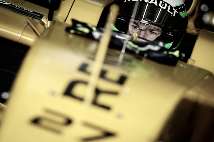 Nico Hülkenberg se deja ver en el Renault RS16