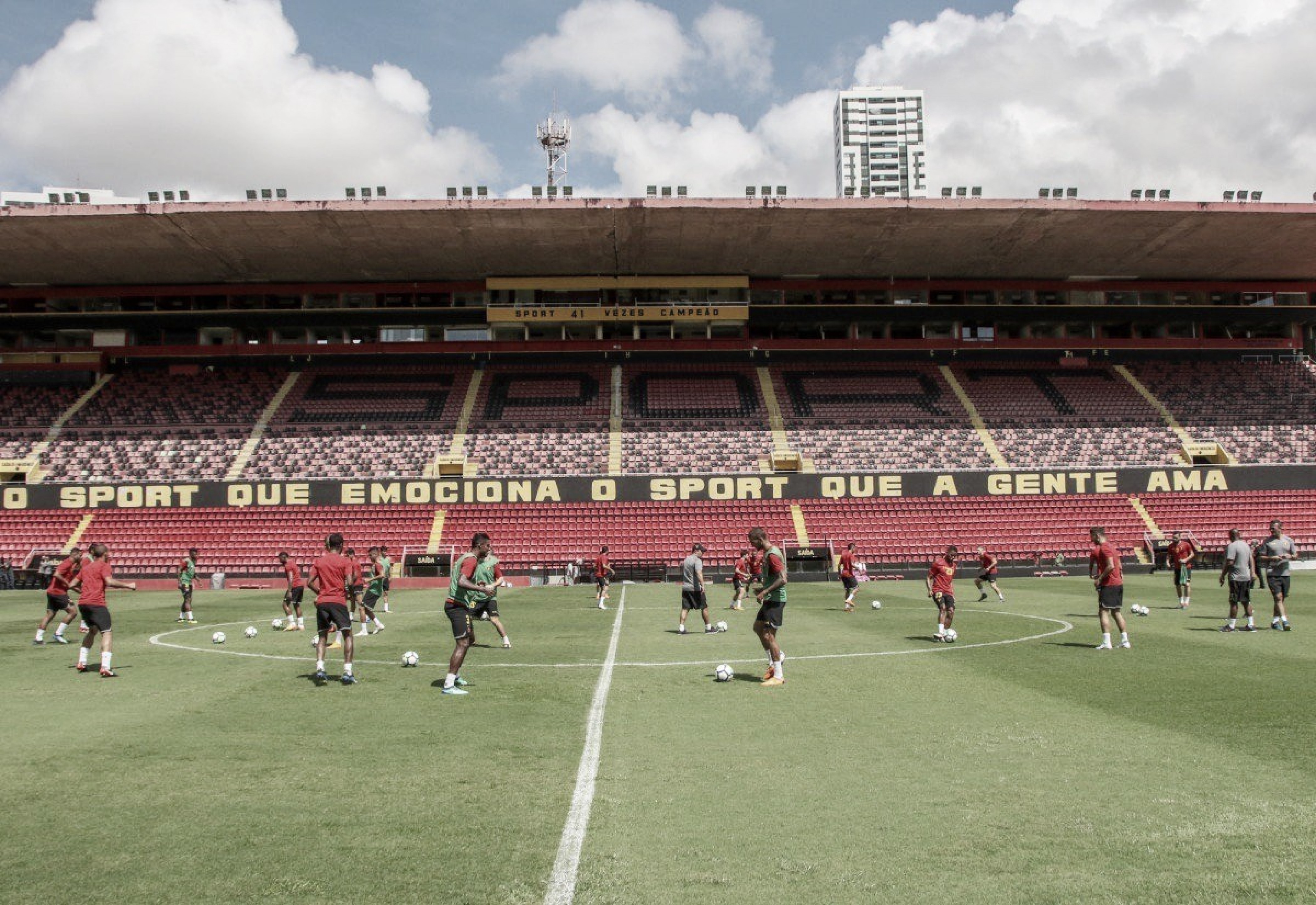 Visando sair do Z-4, Eduardo Baptista começa a montar o Sport para jogo contra o Corinthians Visando sair do Z-4, Eduardo Baptista começa a montar o Sport para jogo contra o Corinthians