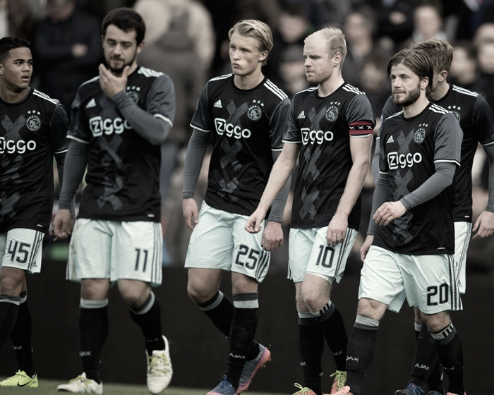 El Ajax desaprovecha el regalo del Feyenoord