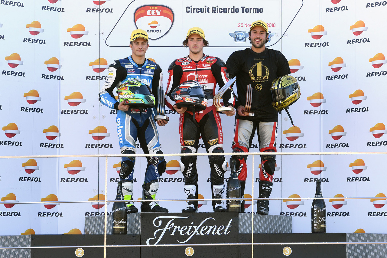 Moto2: Edgar Pons se hace con una nueva victoria 