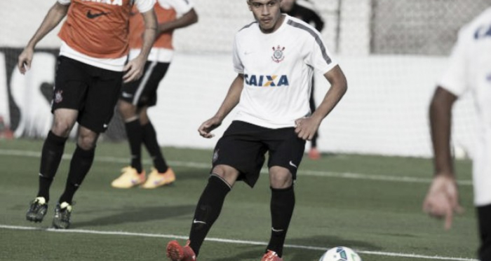 Corinthians promove atletas da base e reforça equipe principal