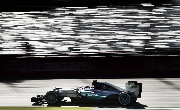Mercedes dominou por completo a primeira corrida do ano