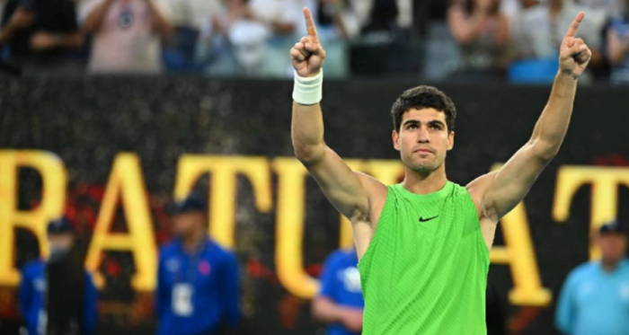 Alcaraz sale sul trono, battuto Djokovic in 4 set