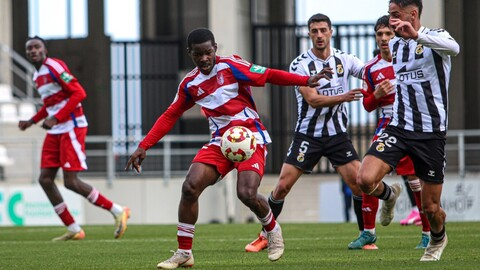 El Recreativo Granada encadena su tercera derrota tras caer contra la RB Linense 