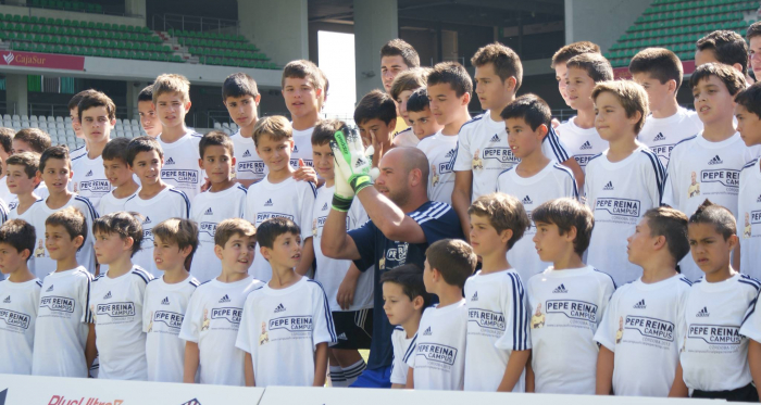 El Córdoba CF cede su estadio al campus oficial de Pepe Reina