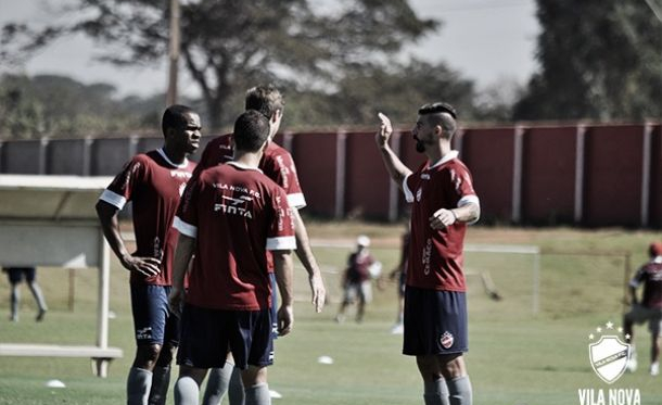 Lanterna da Série B, Vila Nova busca reabilitação diante do Santa Cruz